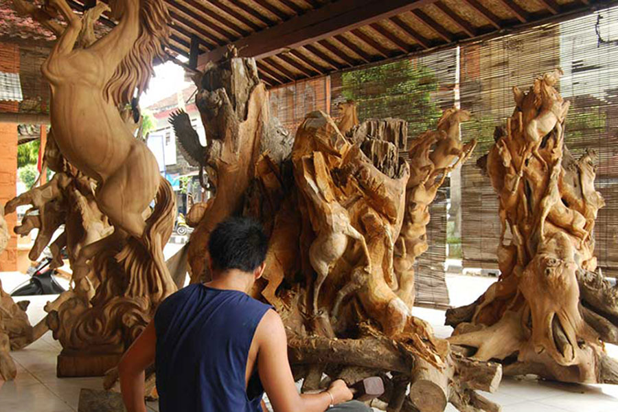 Wood-Carver-Ubud